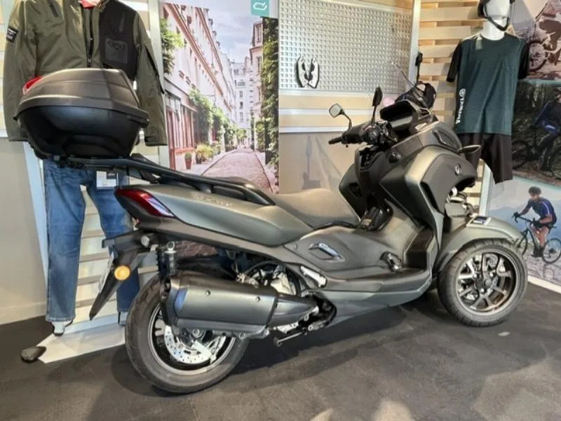 TRICITY 300
