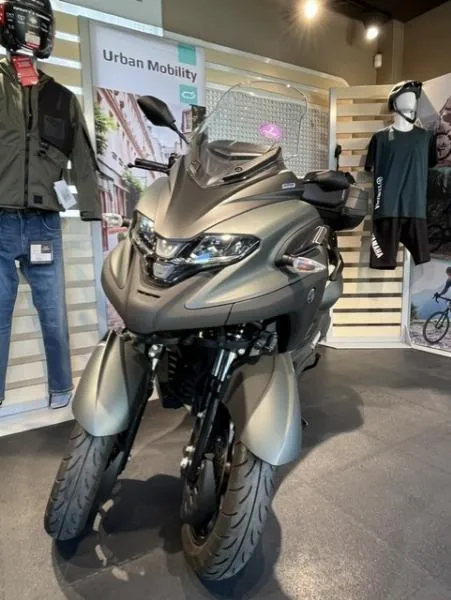 TRICITY 300