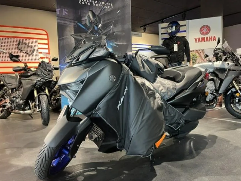 XMAX 300