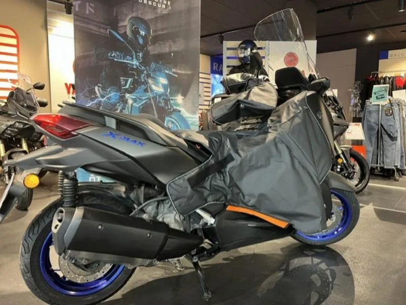 XMAX 300