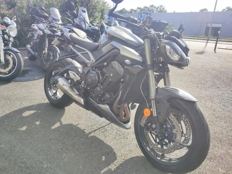 STREET TRIPLE 765 RS