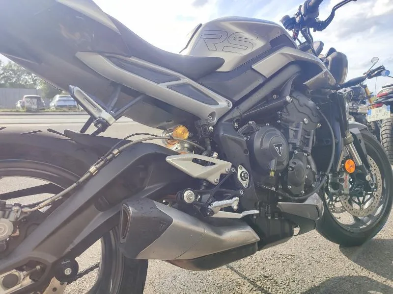 STREET TRIPLE 765 RS