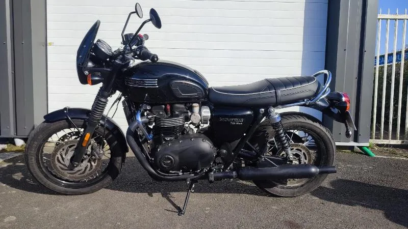 Bonneville T120 Black
