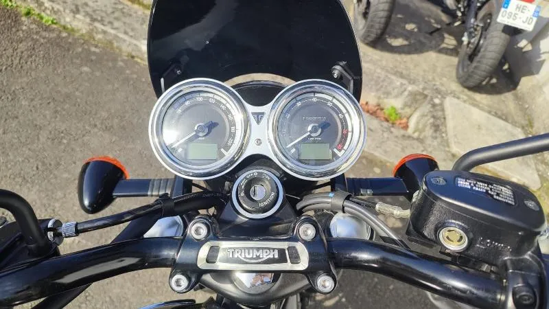 Bonneville T120 Black