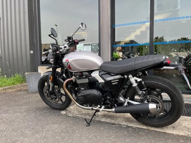 SPEED TWIN 900