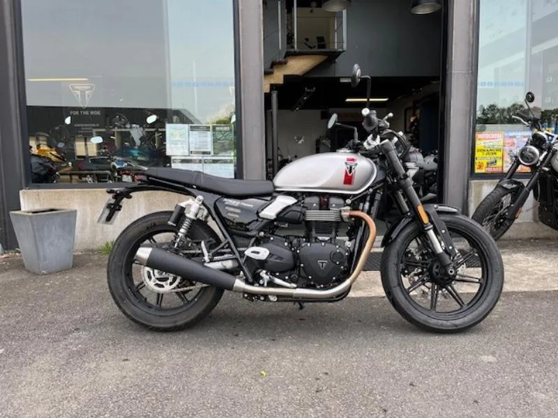 SPEED TWIN 900