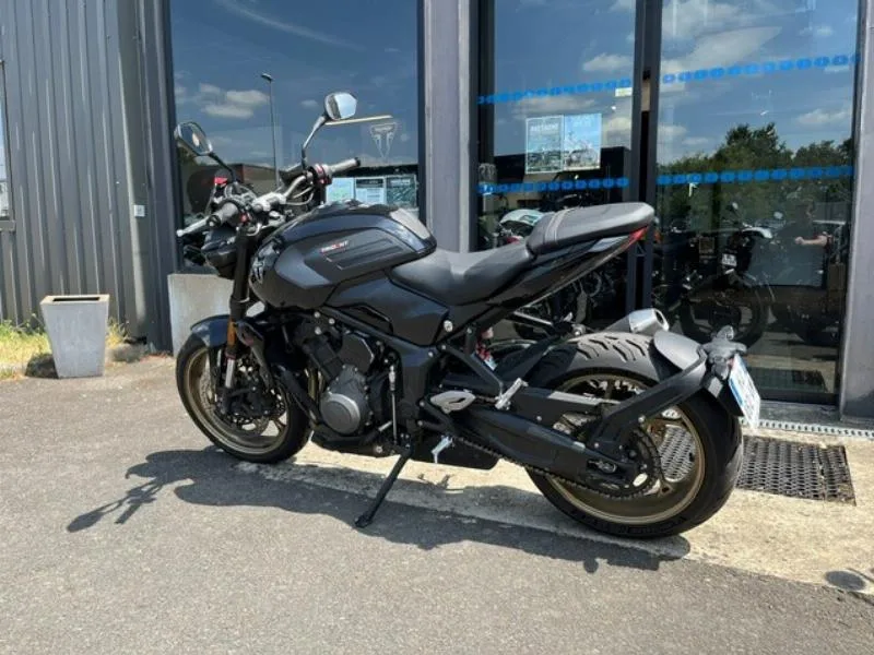 TRIDENT 800