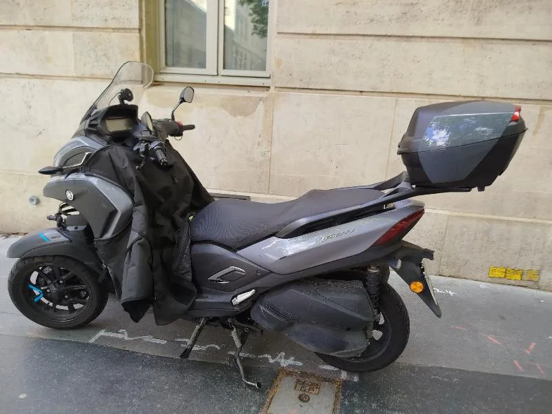 TRICITY 300