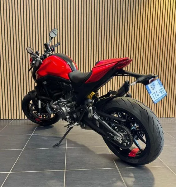 900 MONSTER
