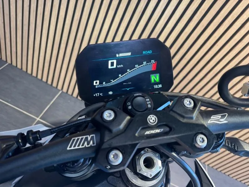 M 1000 R