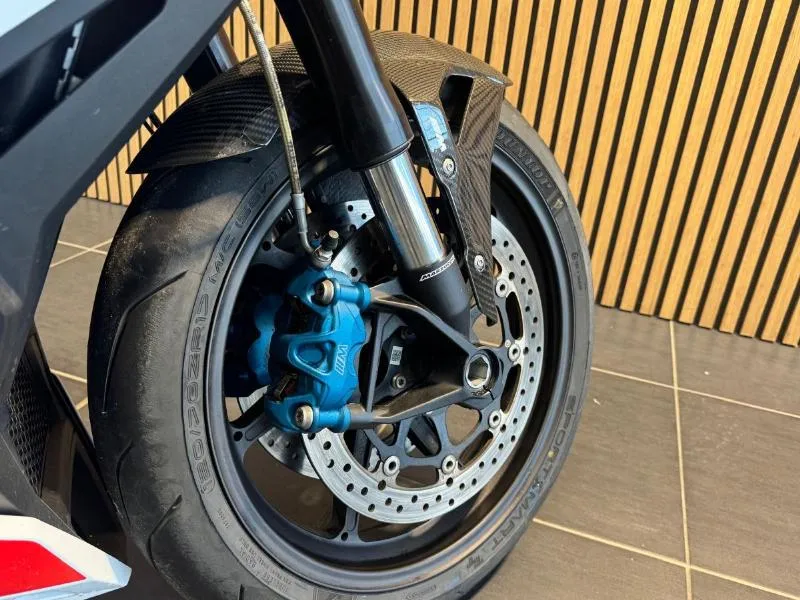 M 1000 R
