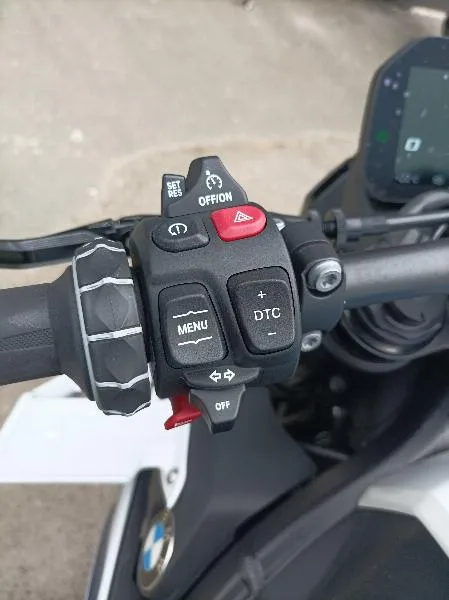 M 1000 R