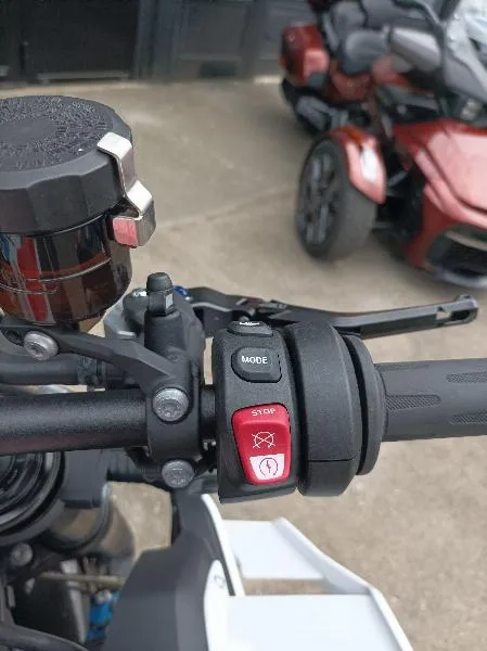 M 1000 R