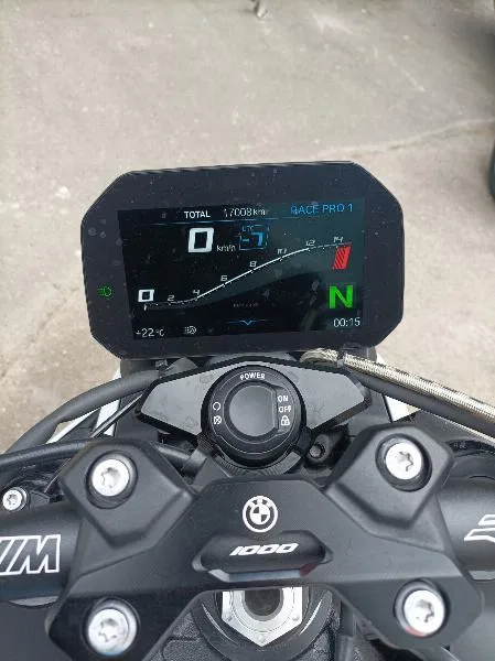 M 1000 R