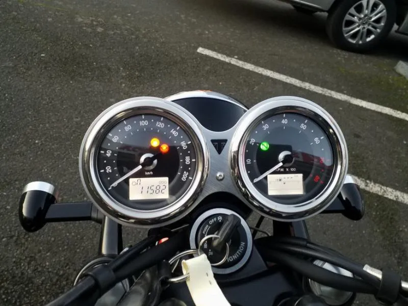 BONNEVILLE T100 900
