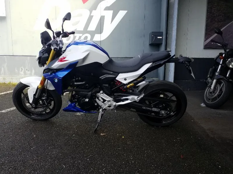 F 900 R