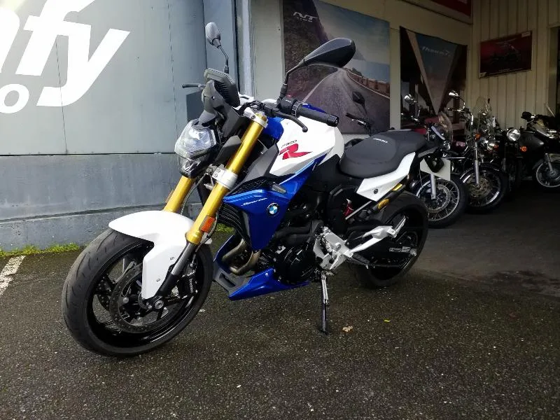 F 900 R