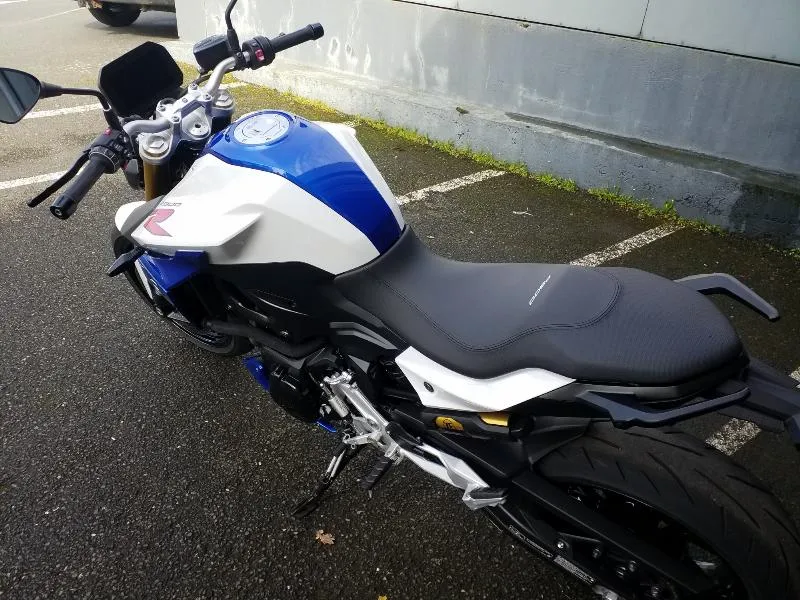F 900 R
