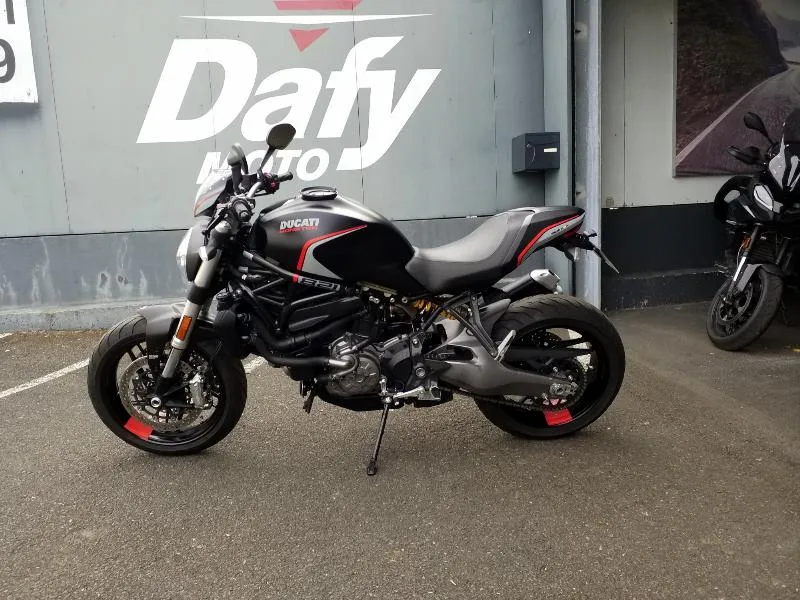 MONSTER 821 2021