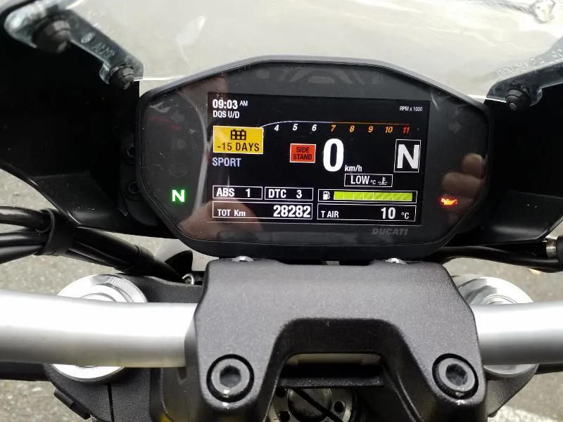 MONSTER 821