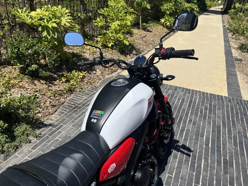 XSR 125