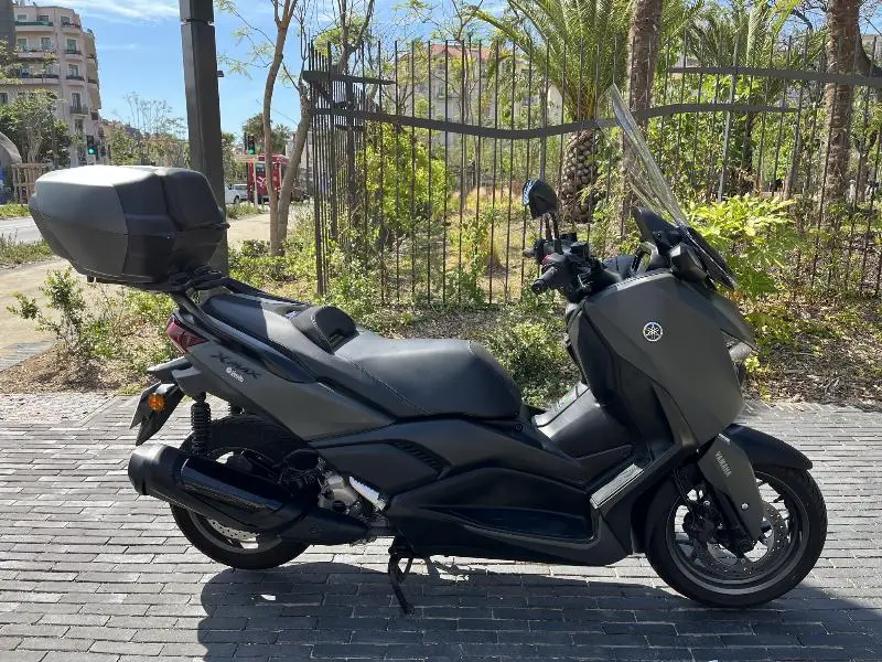 XMAX 300