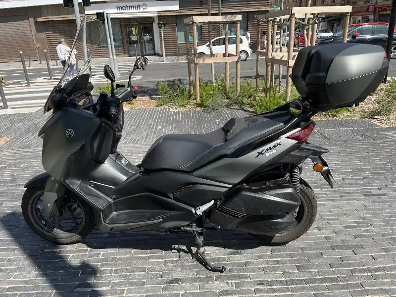 XMAX 300