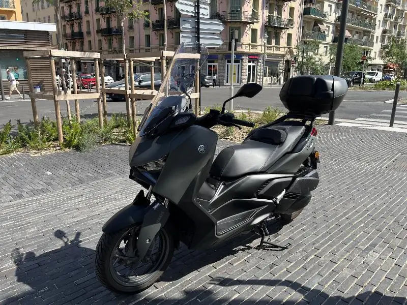 XMAX 300