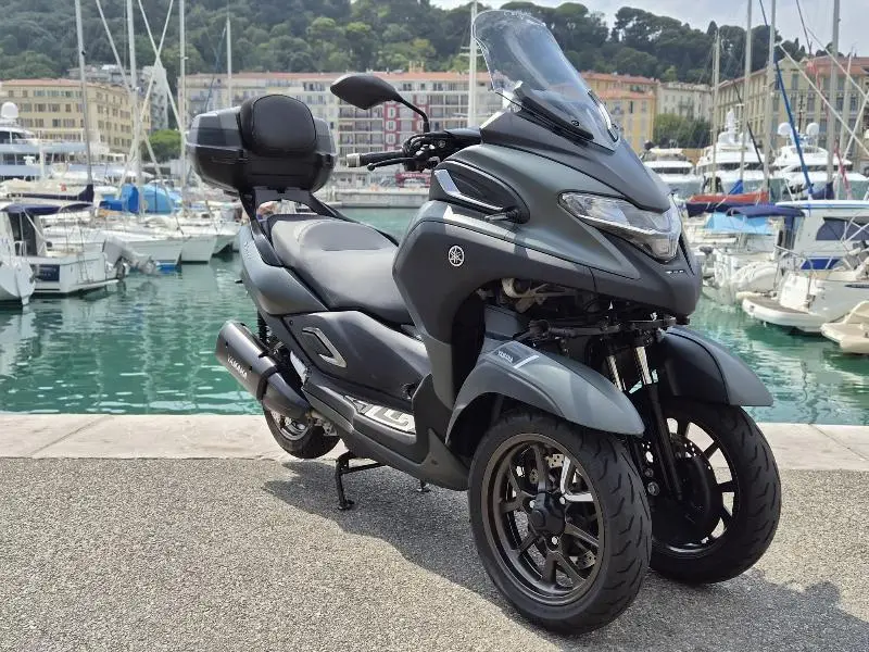 TRICITY 300