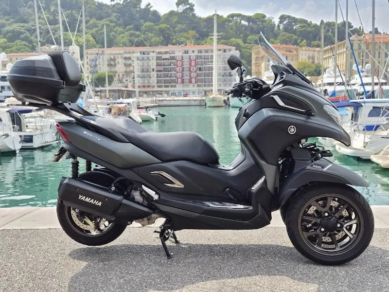 TRICITY 300