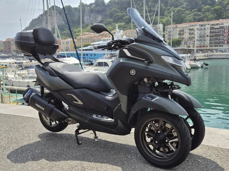 TRICITY 300