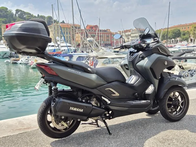 TRICITY 300