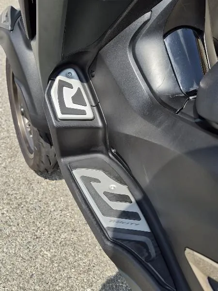 TRICITY 300