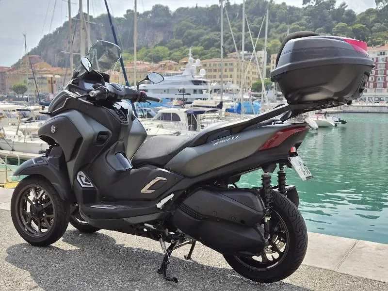 TRICITY 300