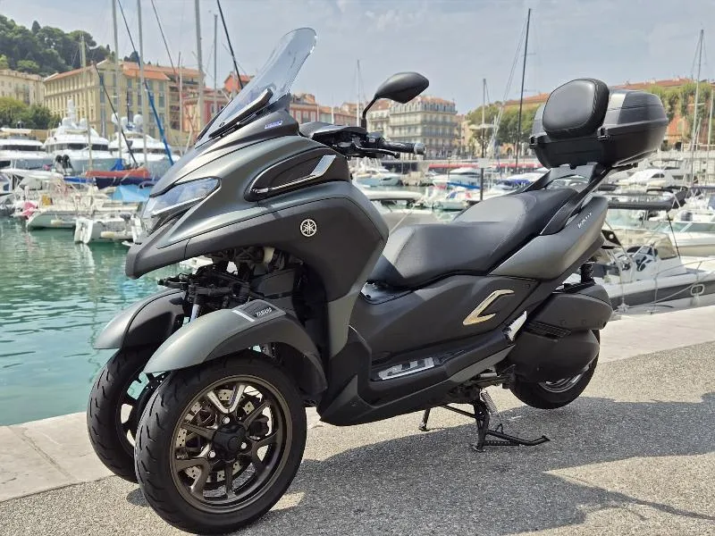 TRICITY 300