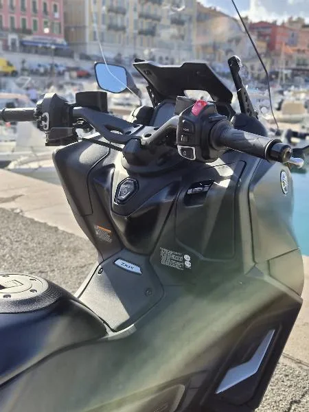 XP TMAX 560