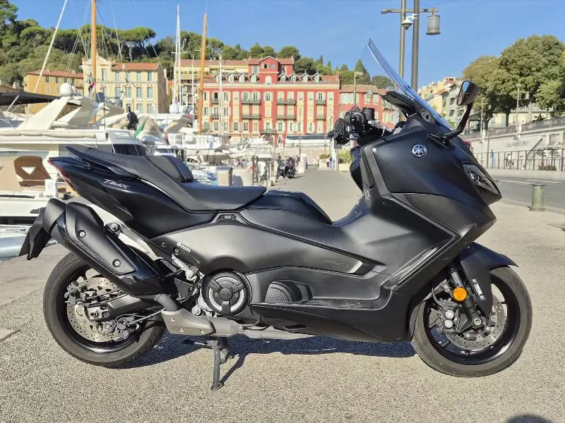 XP TMAX 560