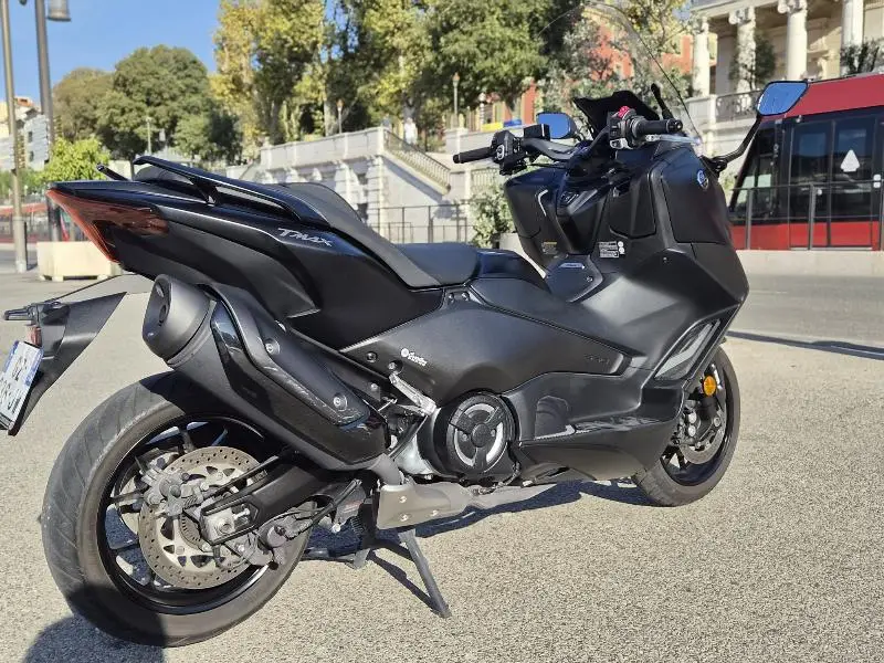 XP TMAX 560
