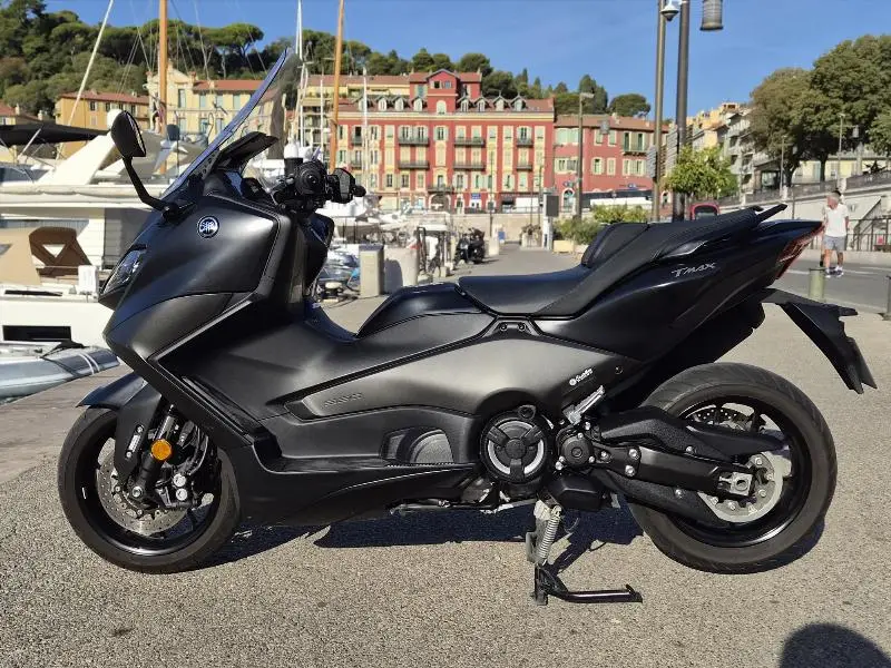 XP TMAX 560