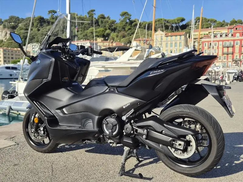 XP TMAX 560