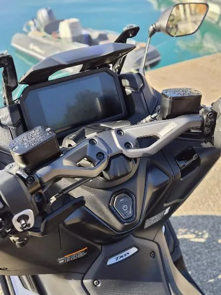XP TMAX 560