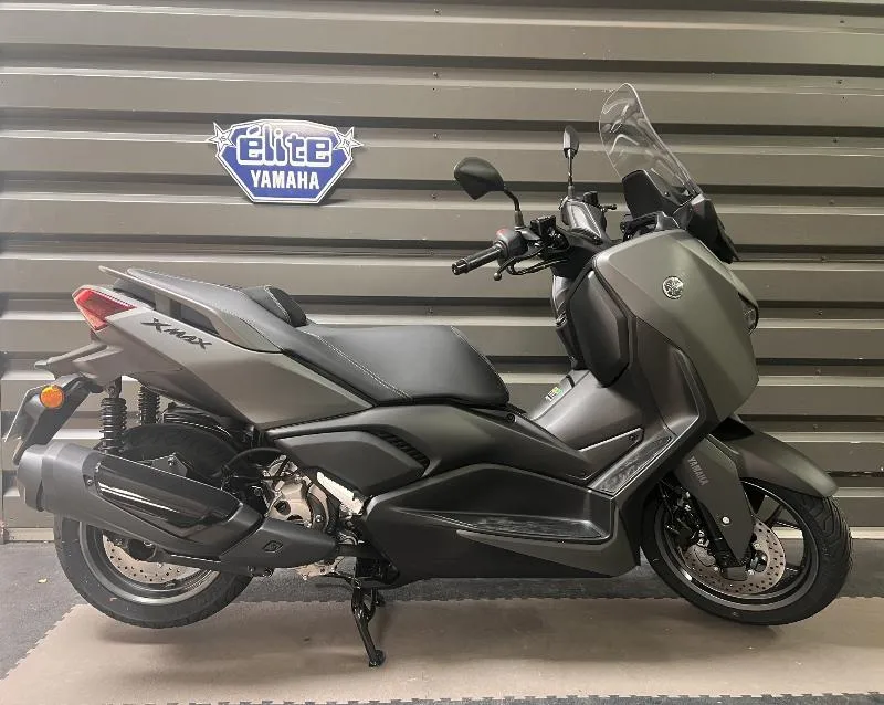 XMAX 300