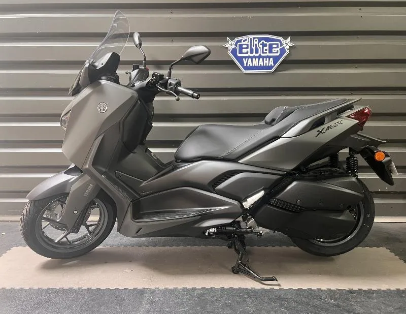 XMAX 300