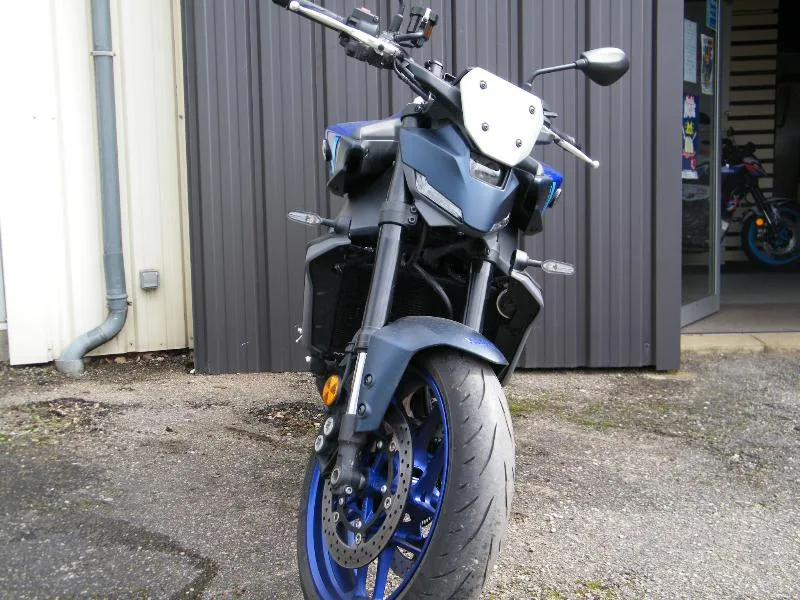MT09