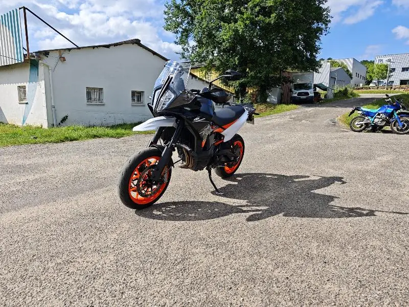 890 SMT