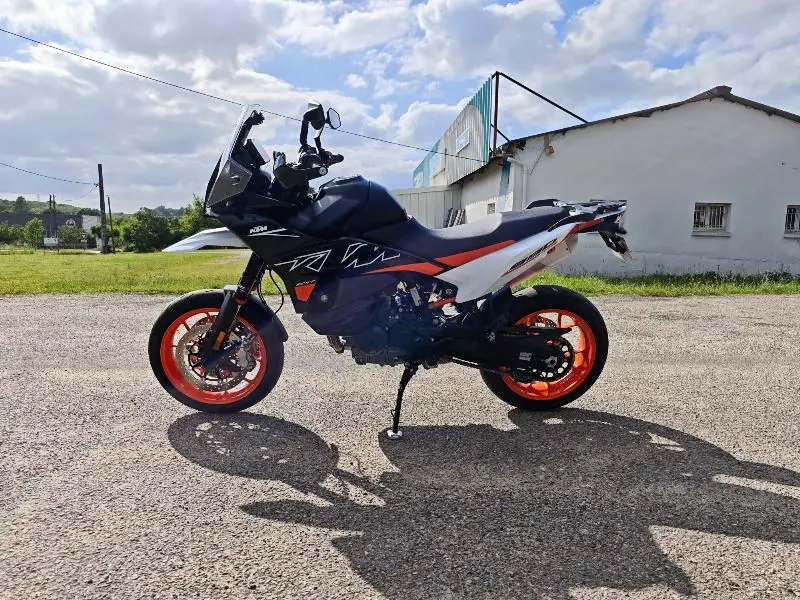 890 SMT