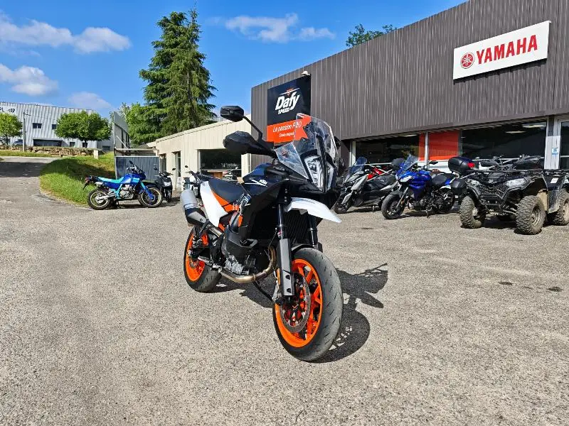 890 SMT