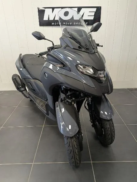 TRICITY 300