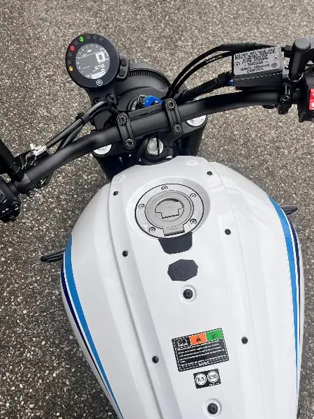 XSR 700