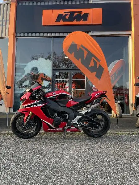 CBR 1000 FIREBLADE